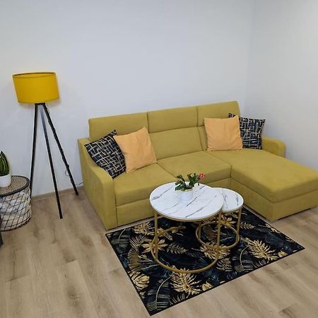 Cool Apartment Znojmo Luaran gambar