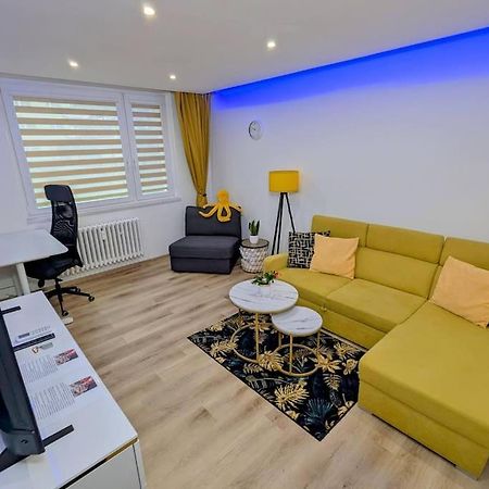 Cool Apartment Znojmo Luaran gambar