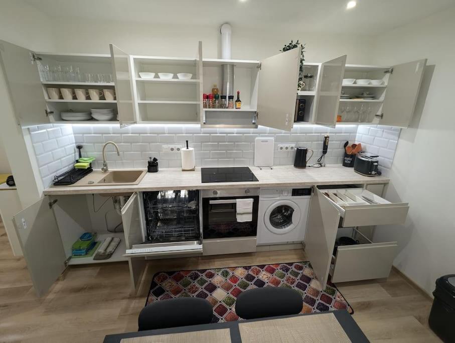 Cool Apartment Znojmo Luaran gambar