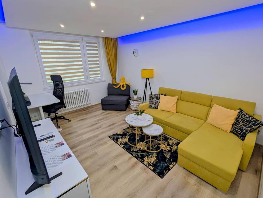 Cool Apartment Znojmo Luaran gambar